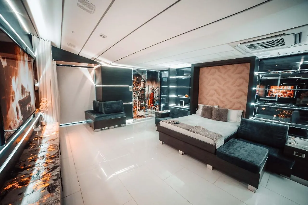 1Million Luxury Suites Medellin