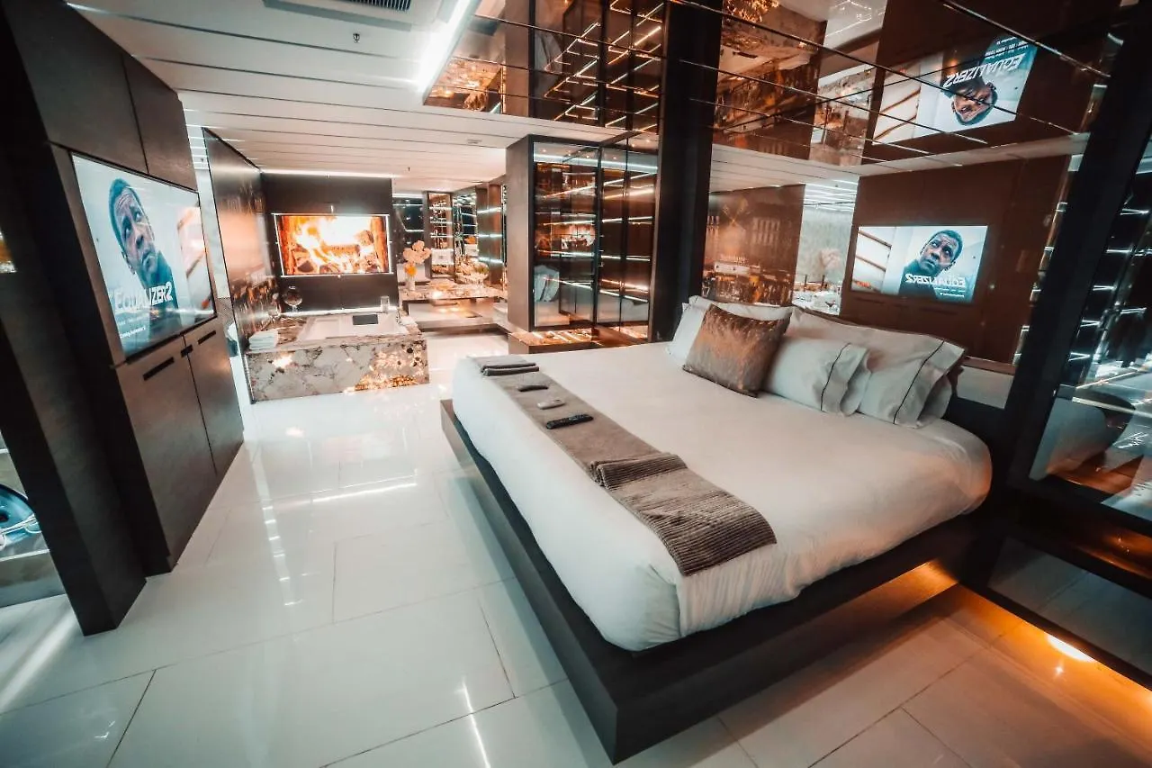 1Million Luxury Suites Medellin 0*,