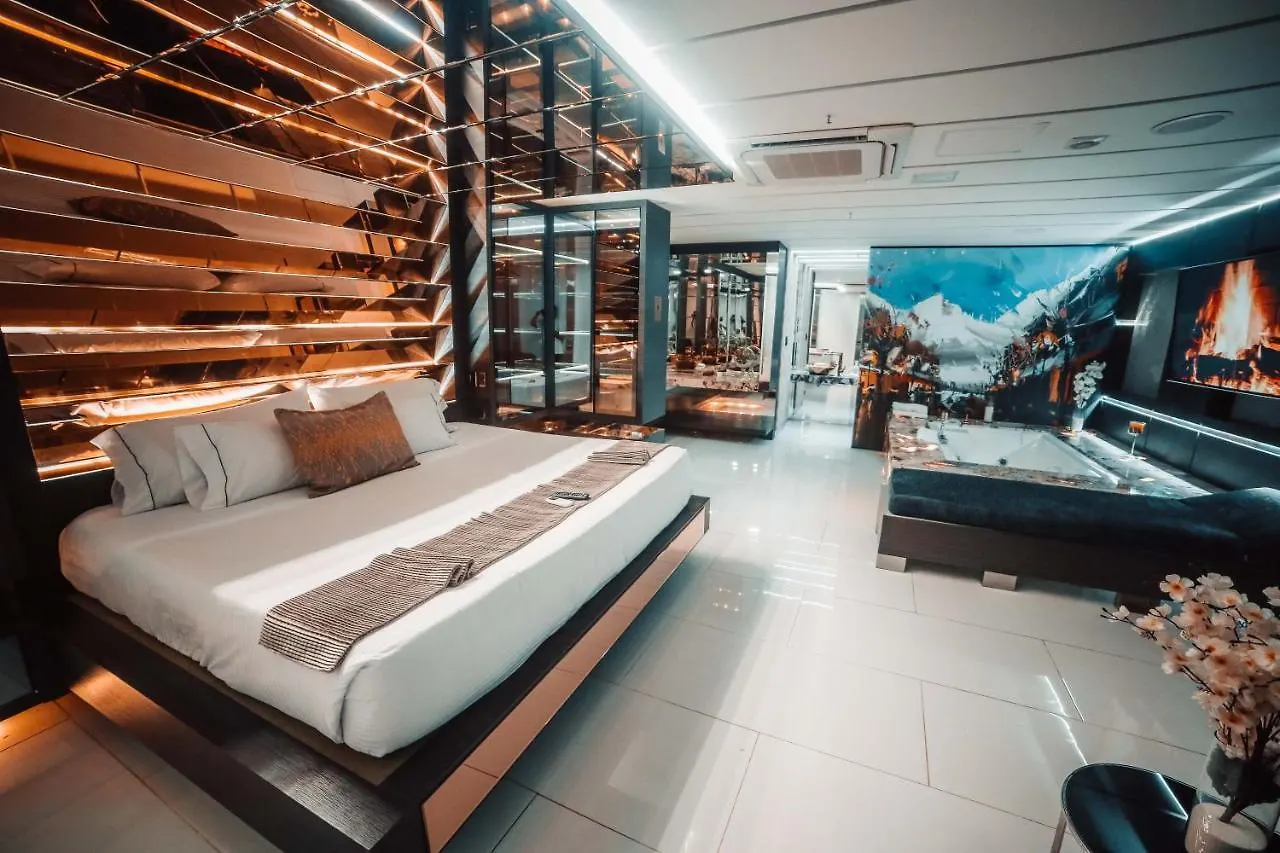 1Million Luxury Suites Medellin