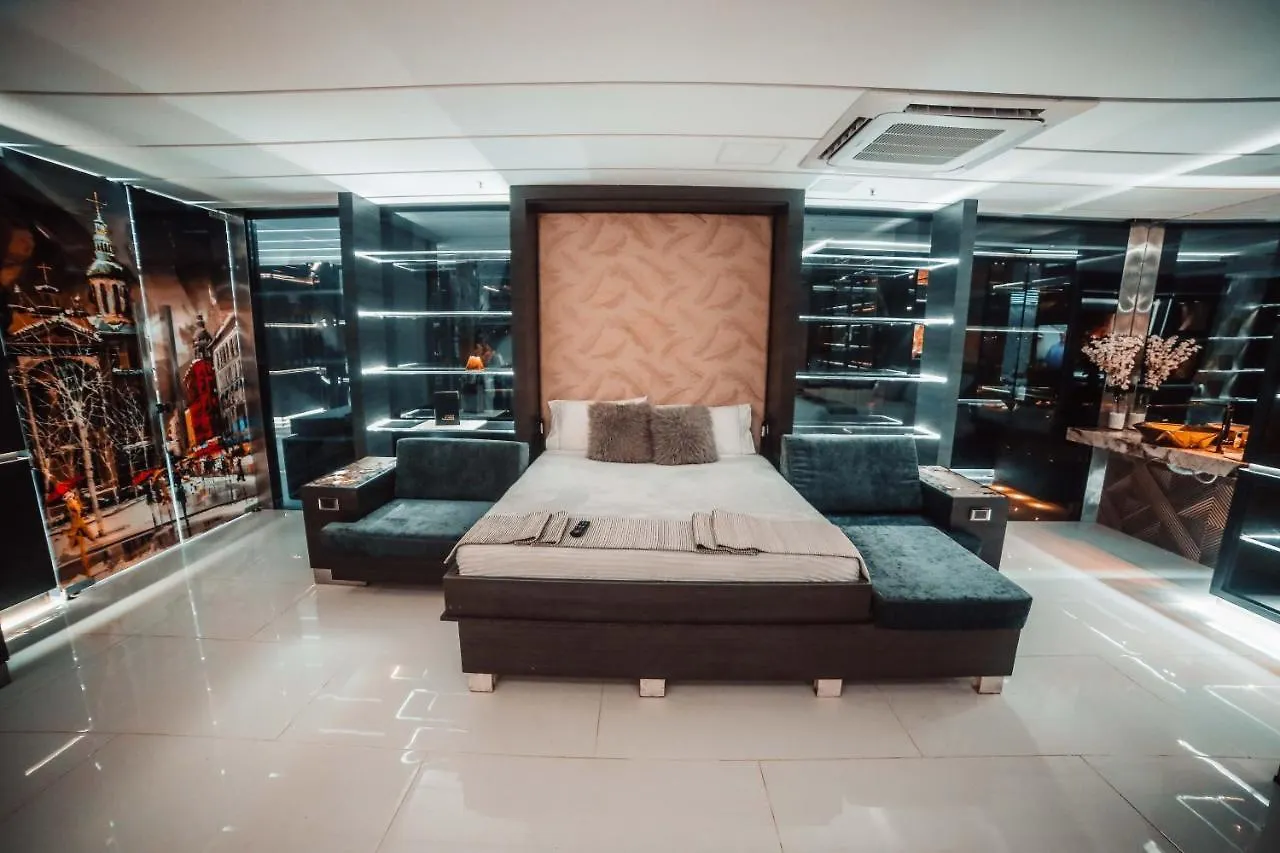 1Million Luxury Suites Medellin