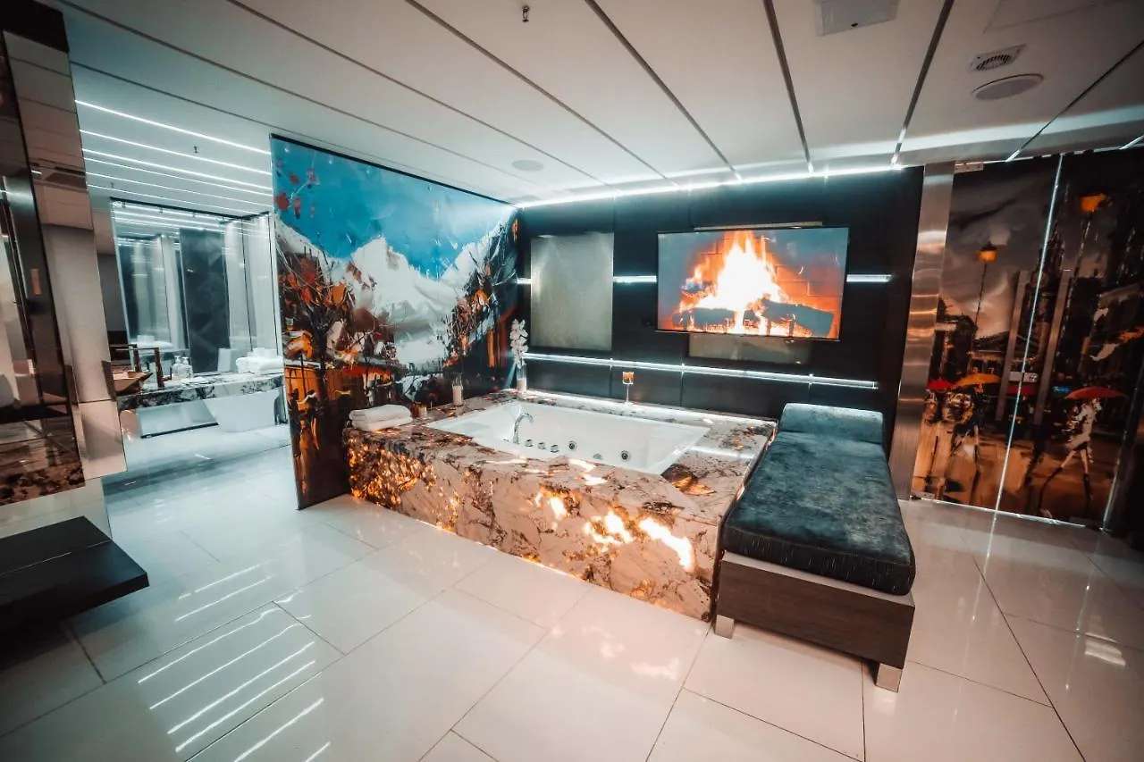1Million Luxury Suites Medellin 0*,  Colombia
