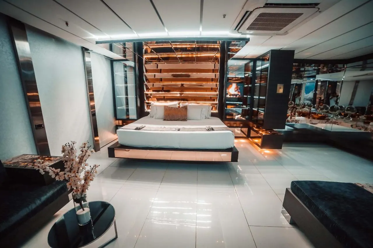 1Million Luxury Suites Medellin 0*,