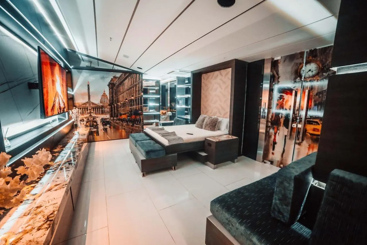 1Million Luxury Suites Medellin Apartment