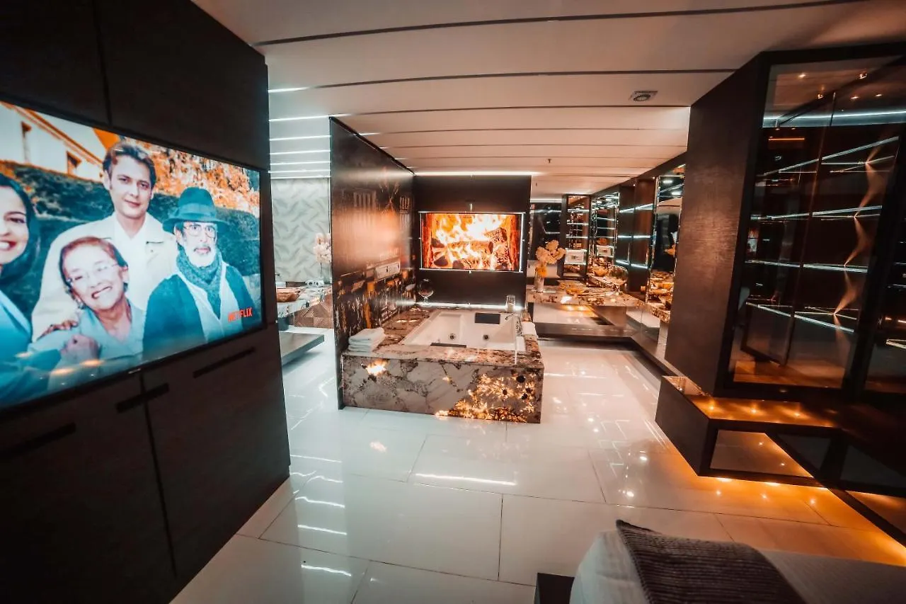 1Million Luxury Suites Medellin 0*,  Colombia