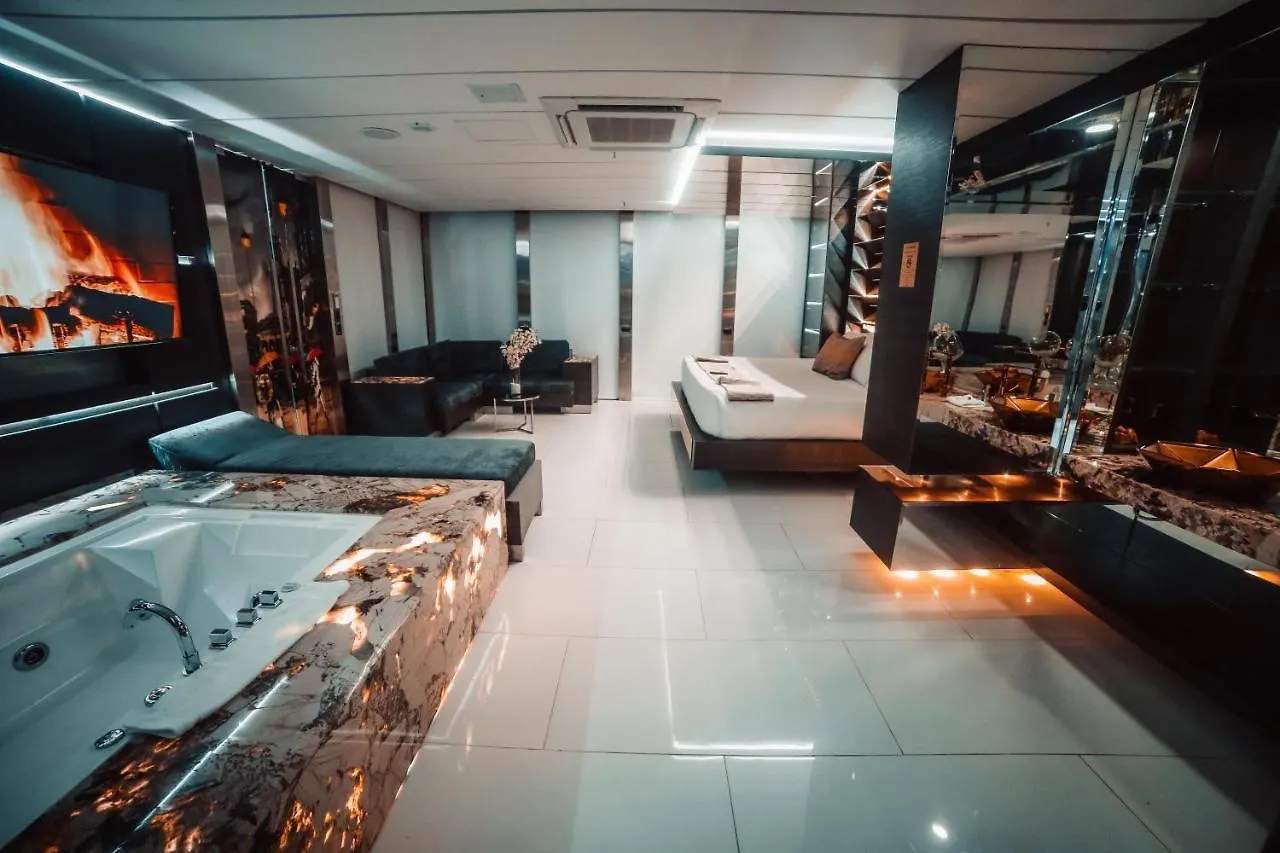1Million Luxury Suites Medellin Apartment