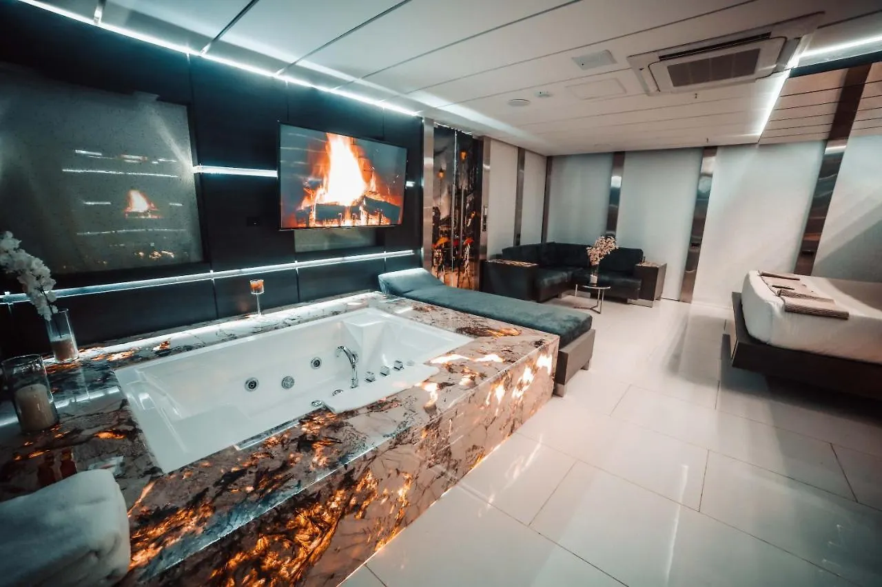 1Million Luxury Suites Medellin