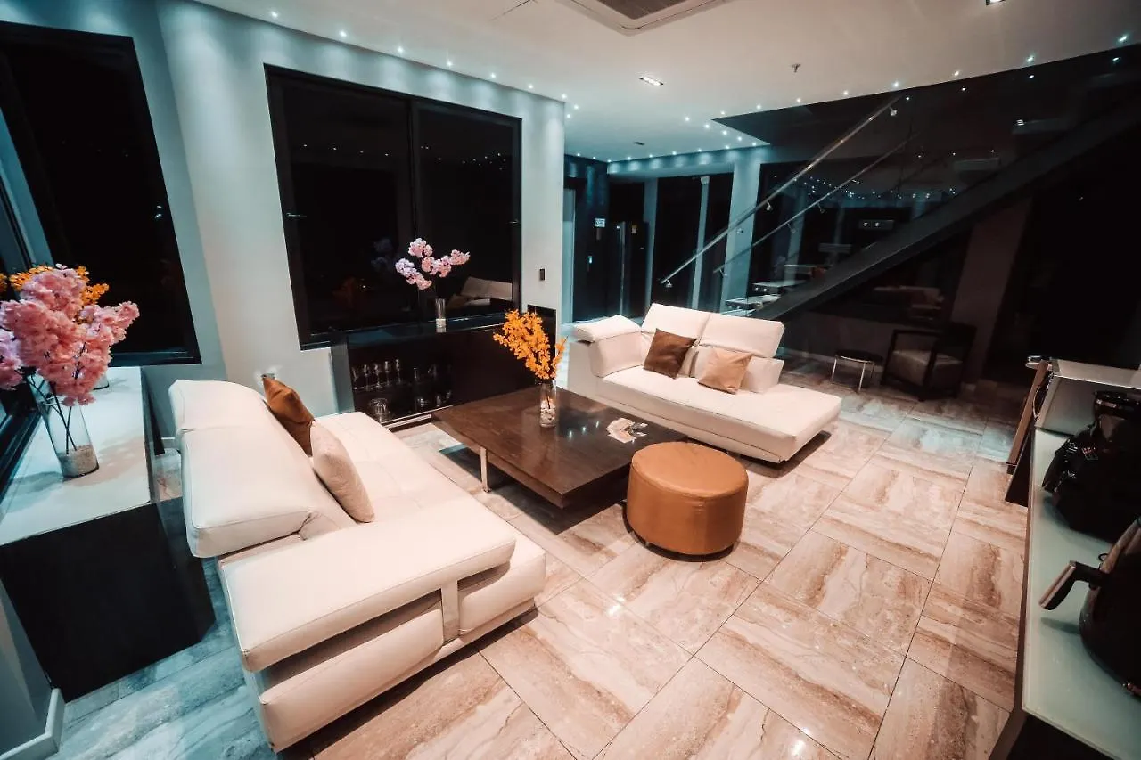 1Million Luxury Suites Medellin 0*,