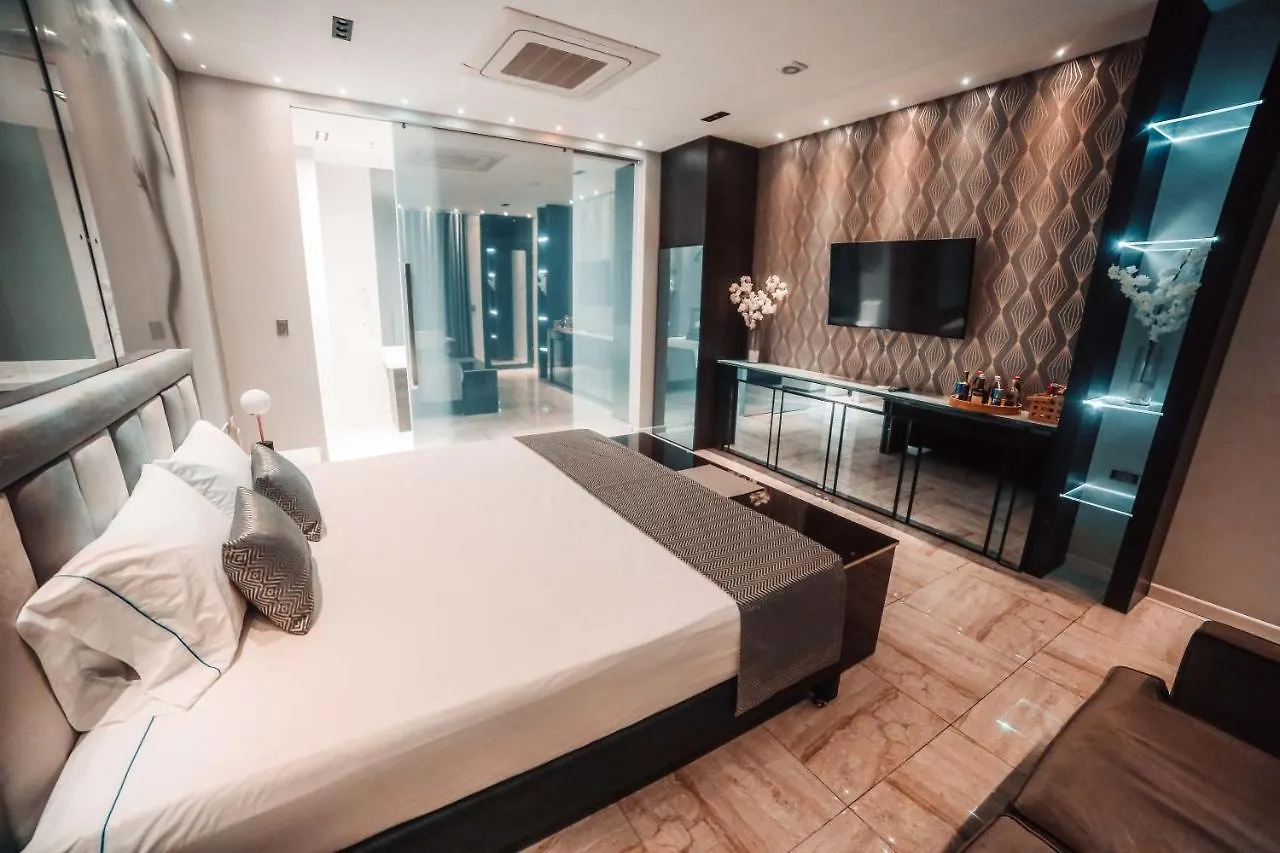 1Million Luxury Suites Medellin Apartment
