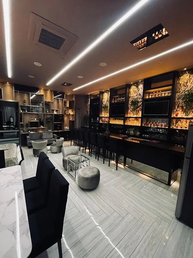 1Million Luxury Suites Medellin 0*,  Colombia