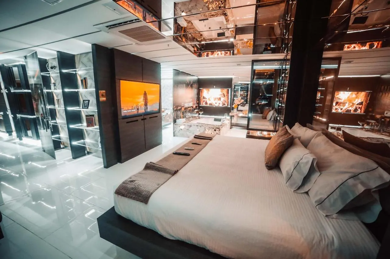 1Million Luxury Suites Medellin 0*,