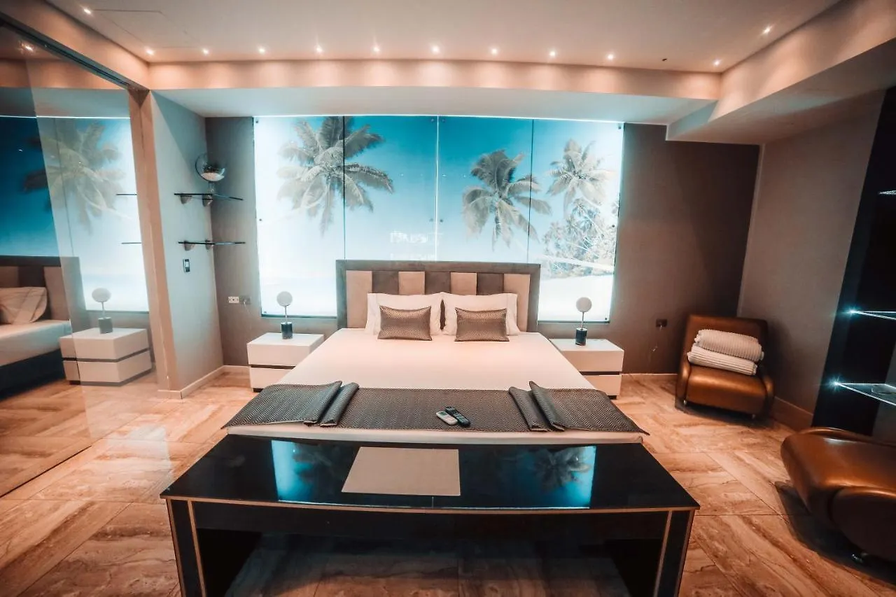 1Million Luxury Suites Medellin 0*,  Colombia