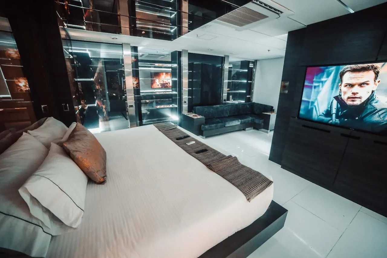 1Million Luxury Suites Medellin Apartment