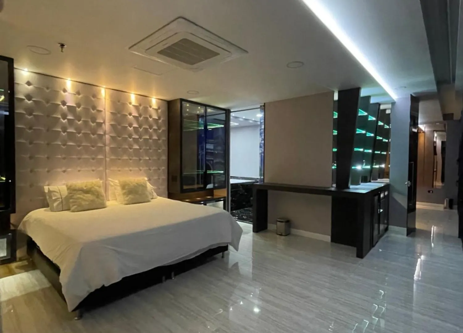 1Million Luxury Suites Medellin