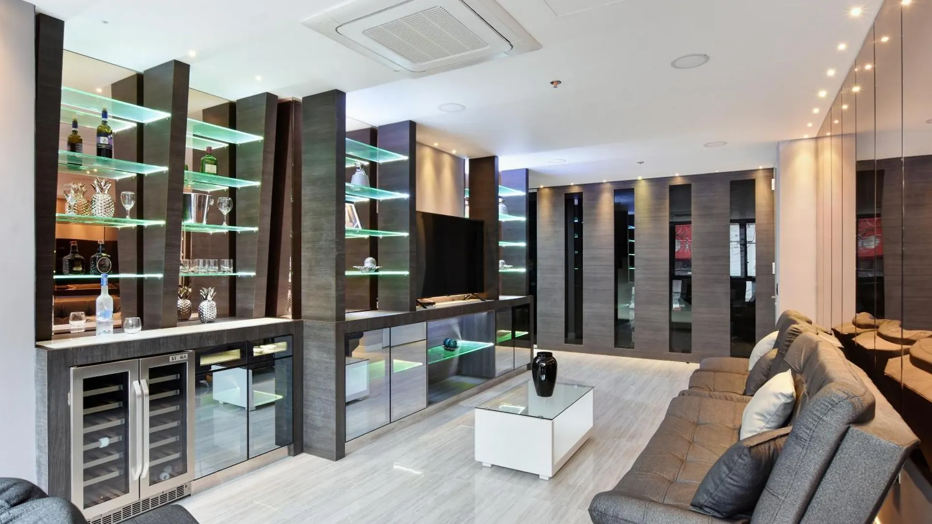 1Million Luxury Suites Medellin 0*,  Colombia