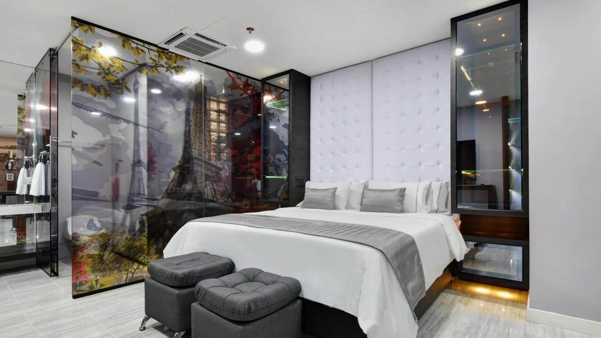 Apartment 1Million Luxury Suites Medellin Colombia