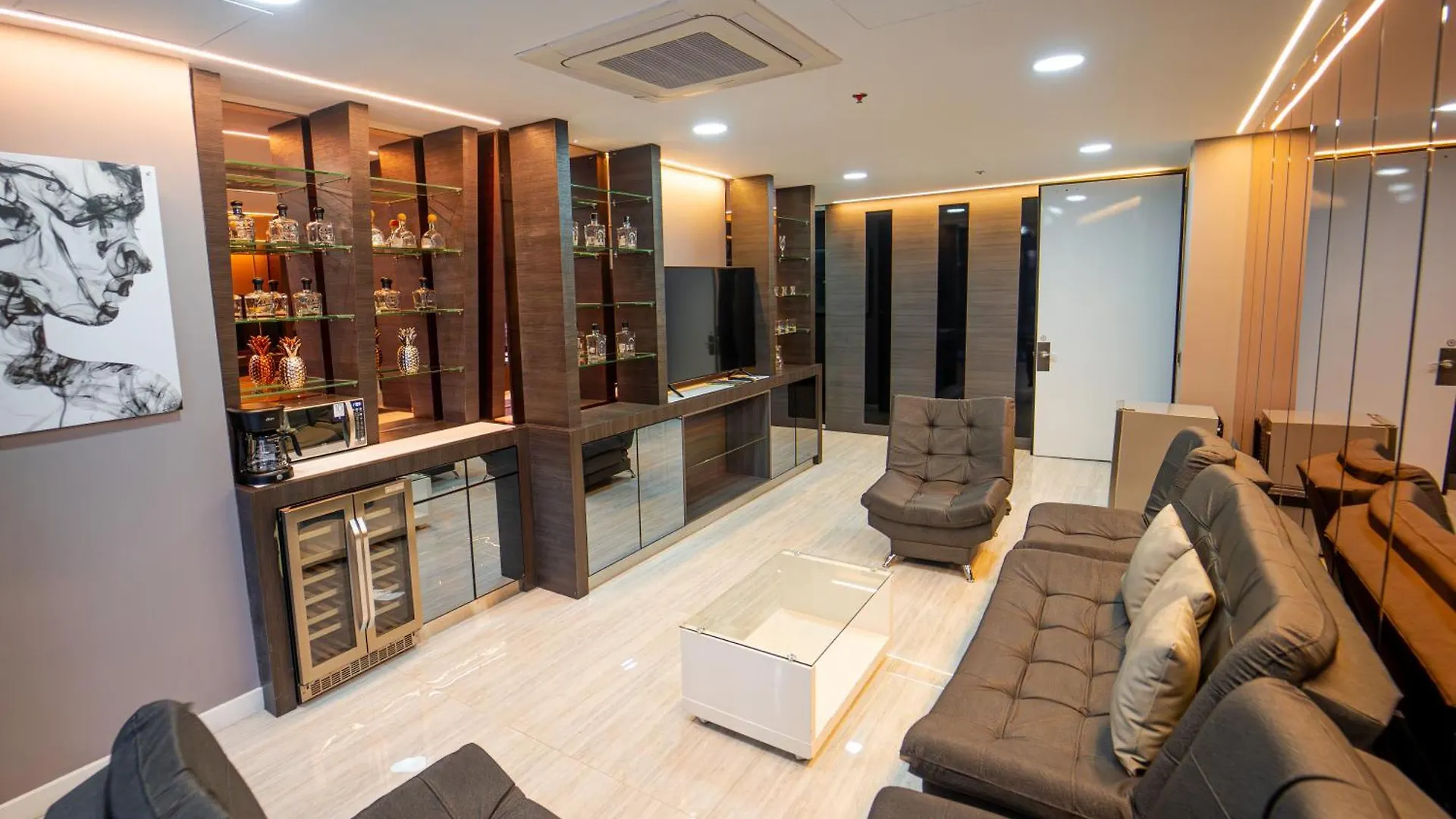 1Million Luxury Suites Medellin Apartment