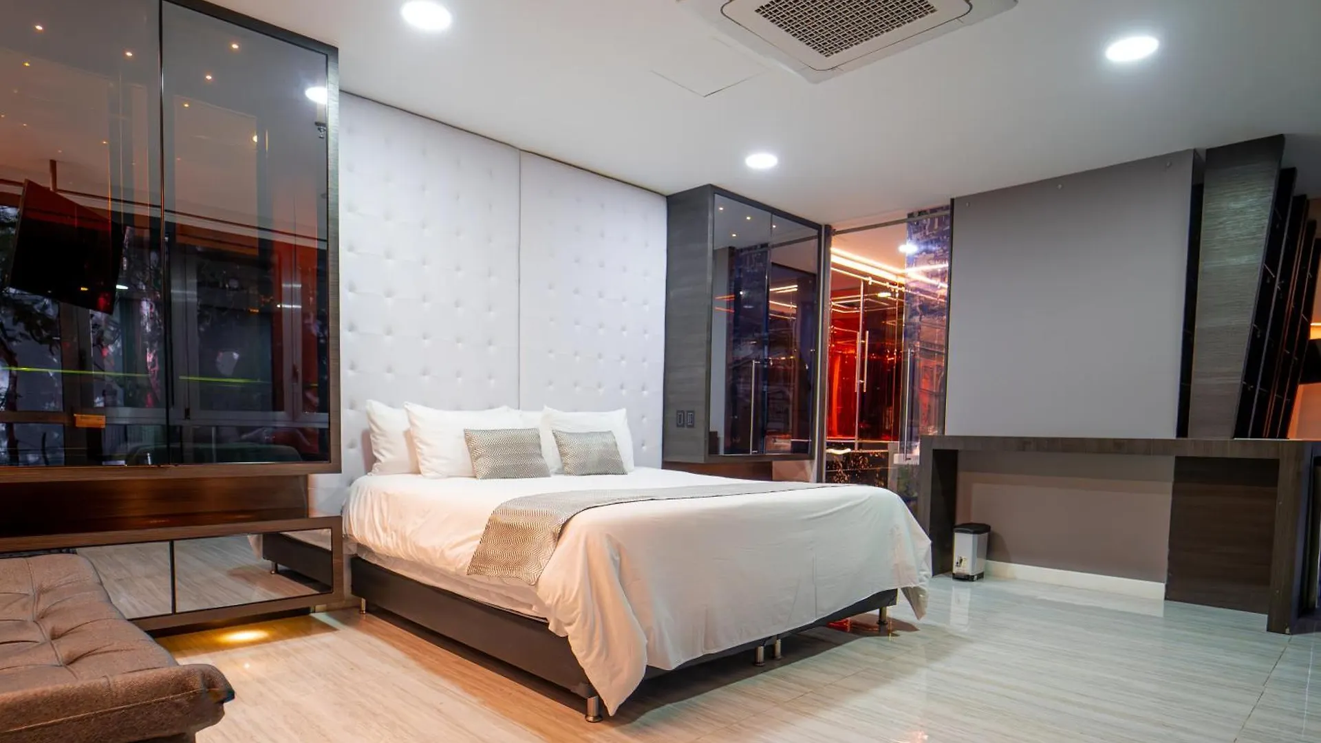 1Million Luxury Suites Medellin