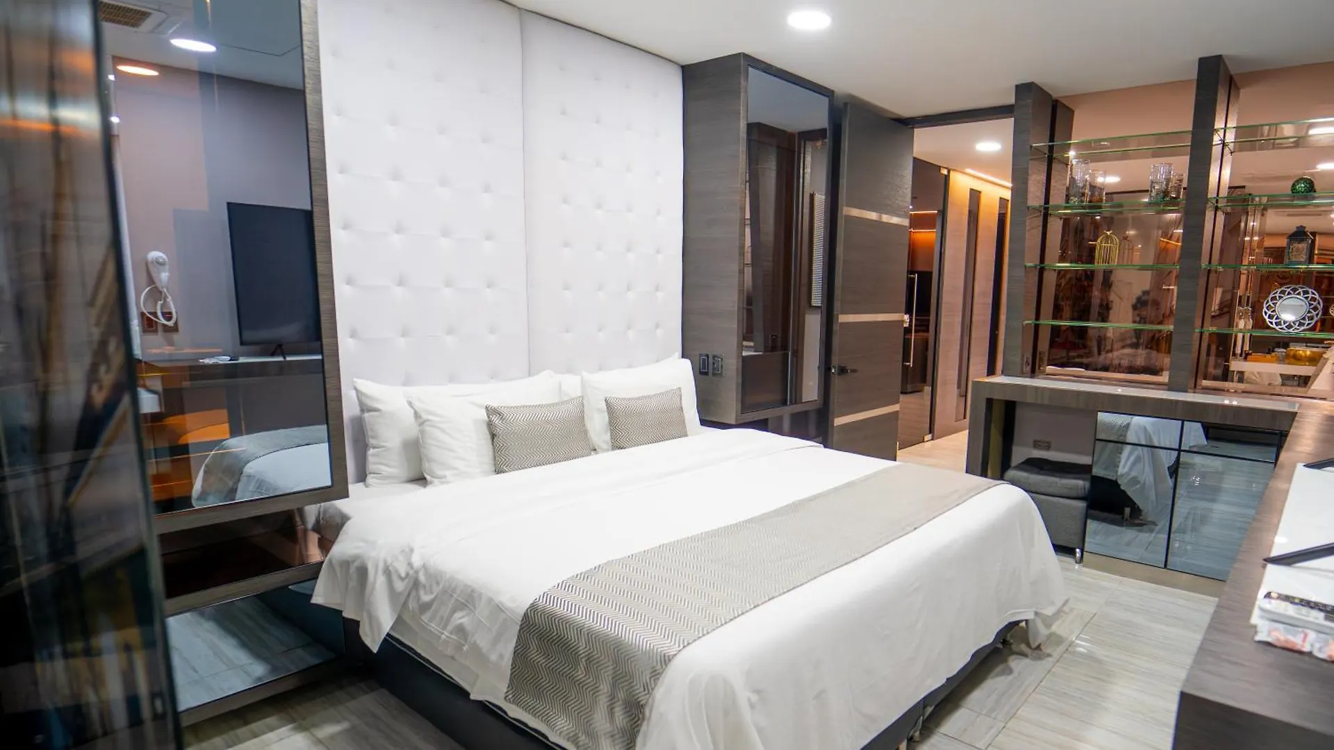 1Million Luxury Suites Medellin Colombia