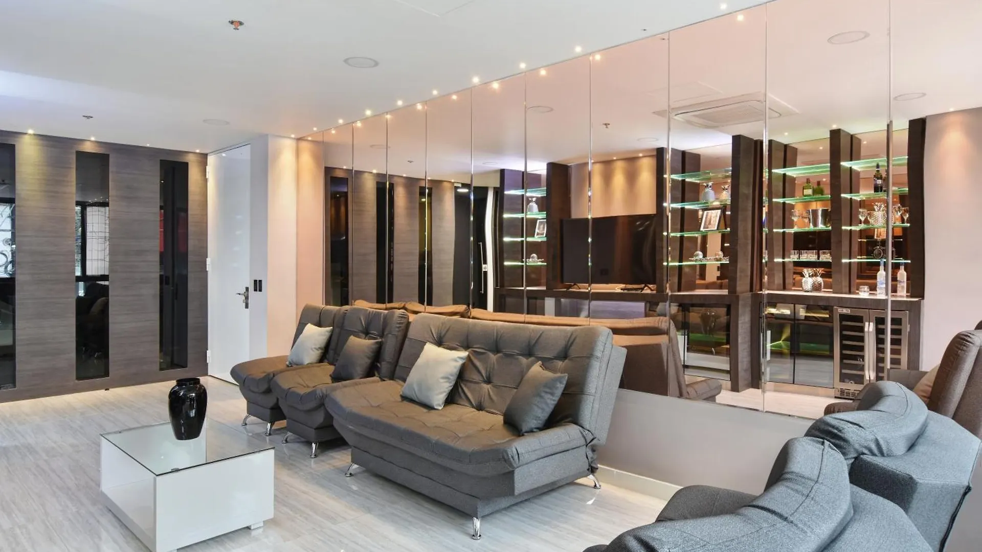 Apartment 1Million Luxury Suites Medellin Colombia