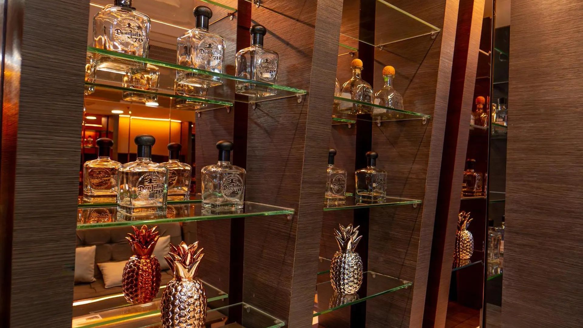 1Million Luxury Suites Medellin