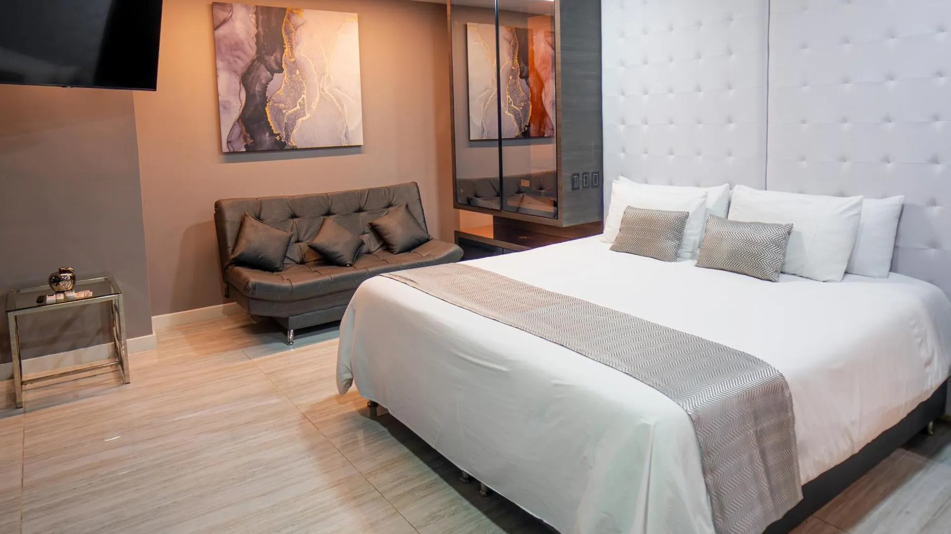 1Million Luxury Suites Medellin 0*,