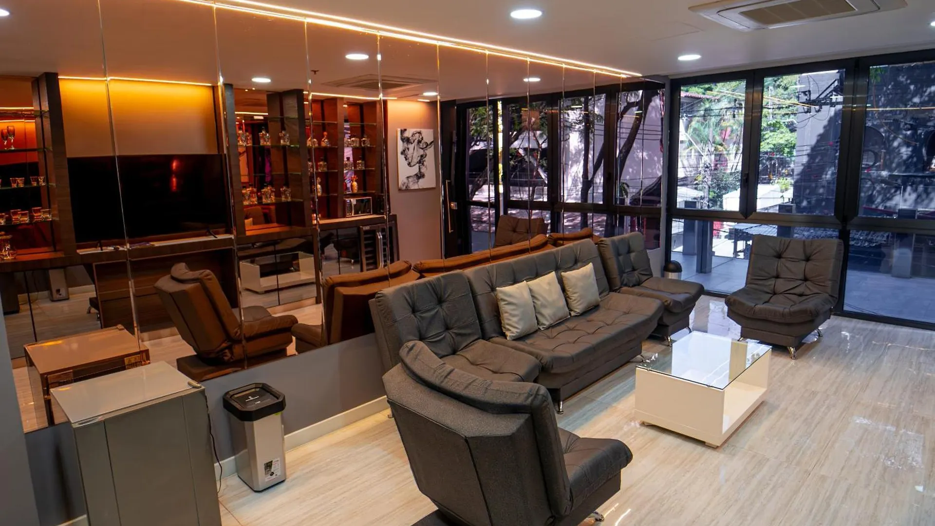 1Million Luxury Suites Medellin 0*,